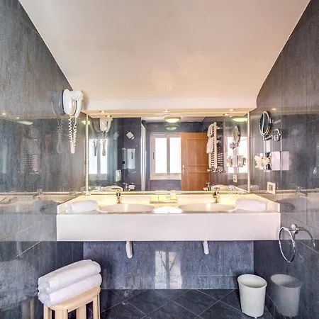 Della Torre Argentina فندق