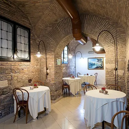 מלון Della Torre Argentina 3*
