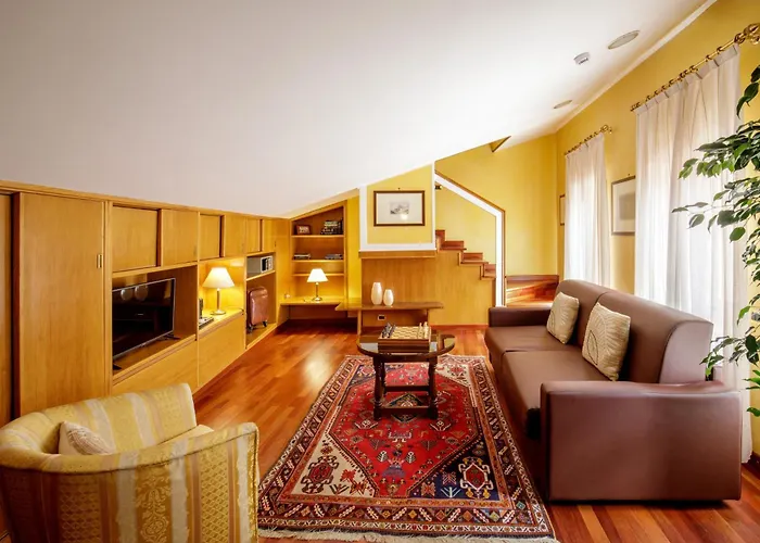 Della Torre Argentina Рим